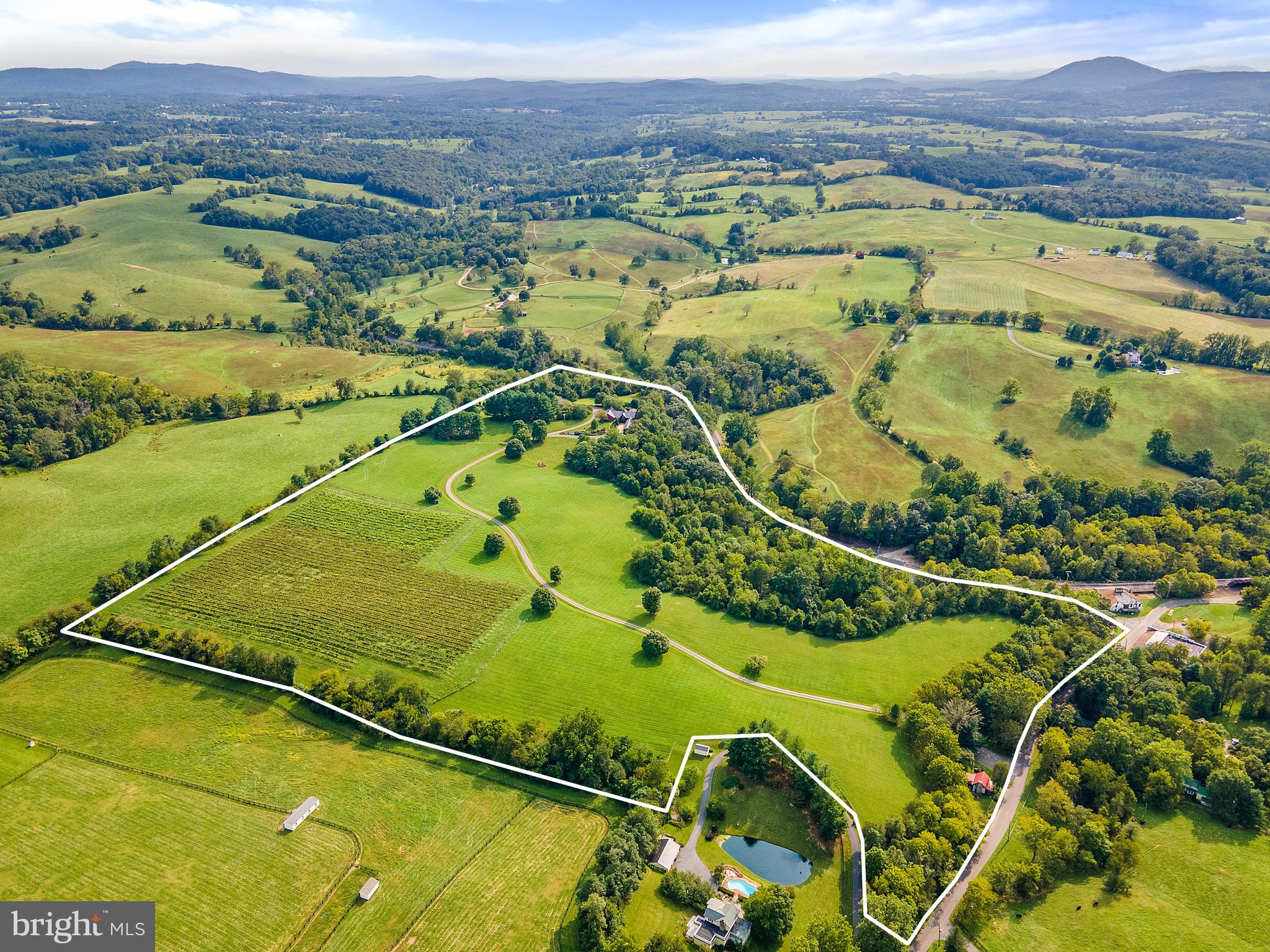 8517 Maidstone Road Delaplane, VA 20144 - Photo 3 of 49