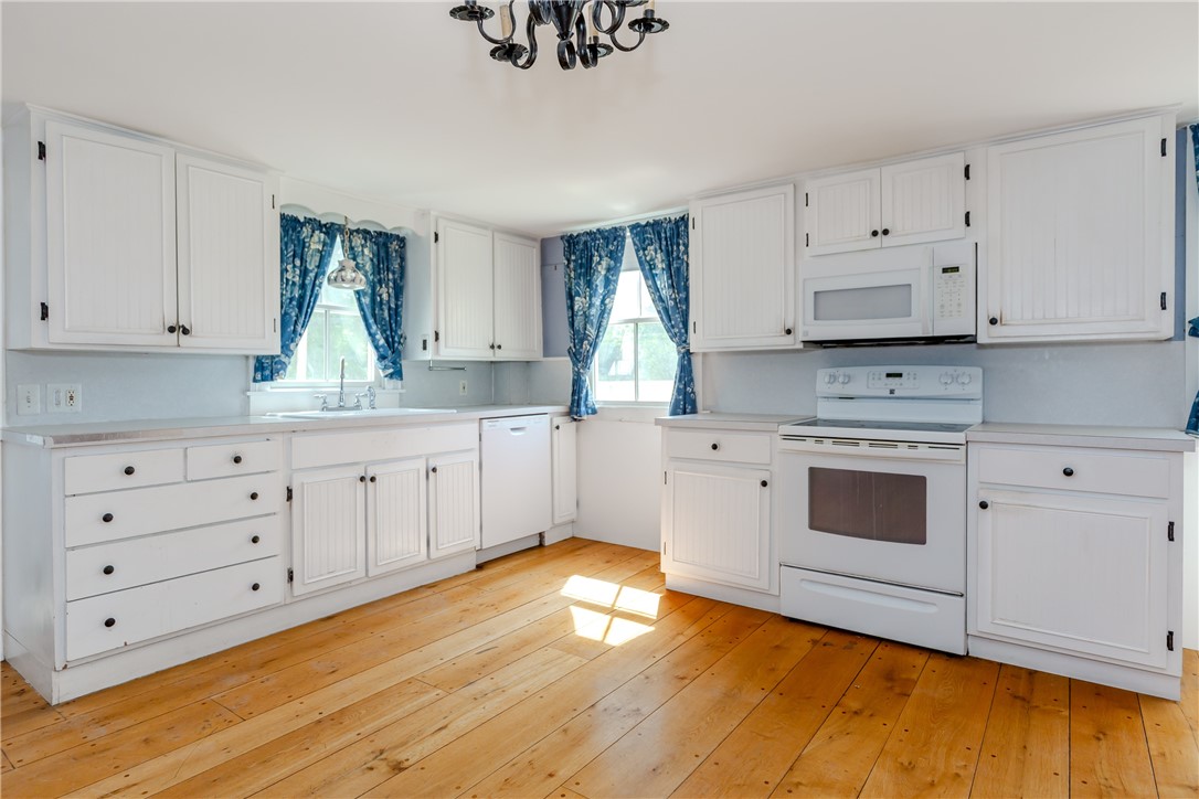 60 Colwell Road Smithfield, RI 02828 - Photo 13 of 40