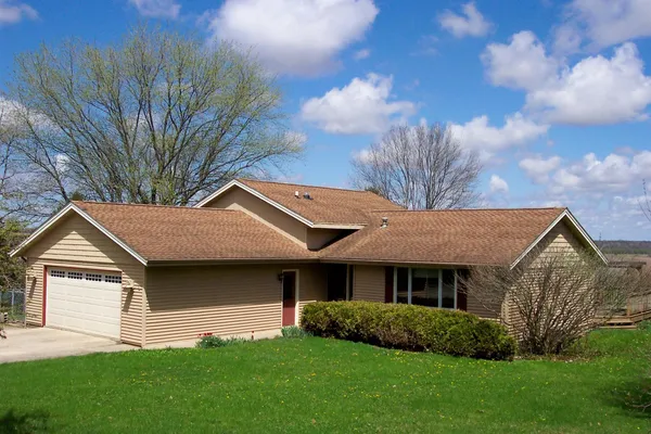 $278,000 | 10072 Highway 72, Forreston, IL 61030