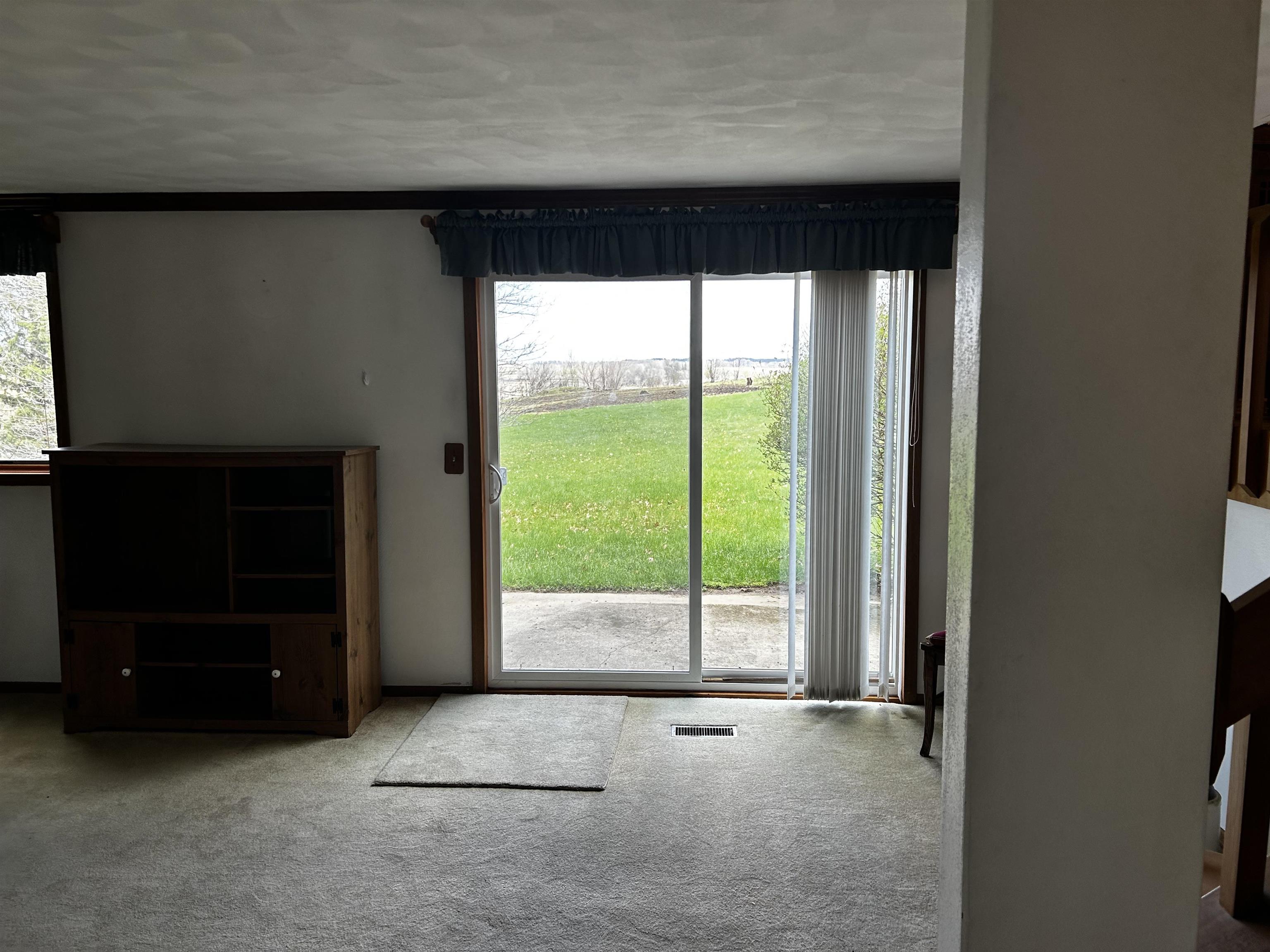 10072 Highway 72 Forreston, IL 61030 - Photo 14 of 36