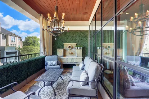 $1,279,000 | 2221 Welch Street, Unit 201, Houston, TX 77019