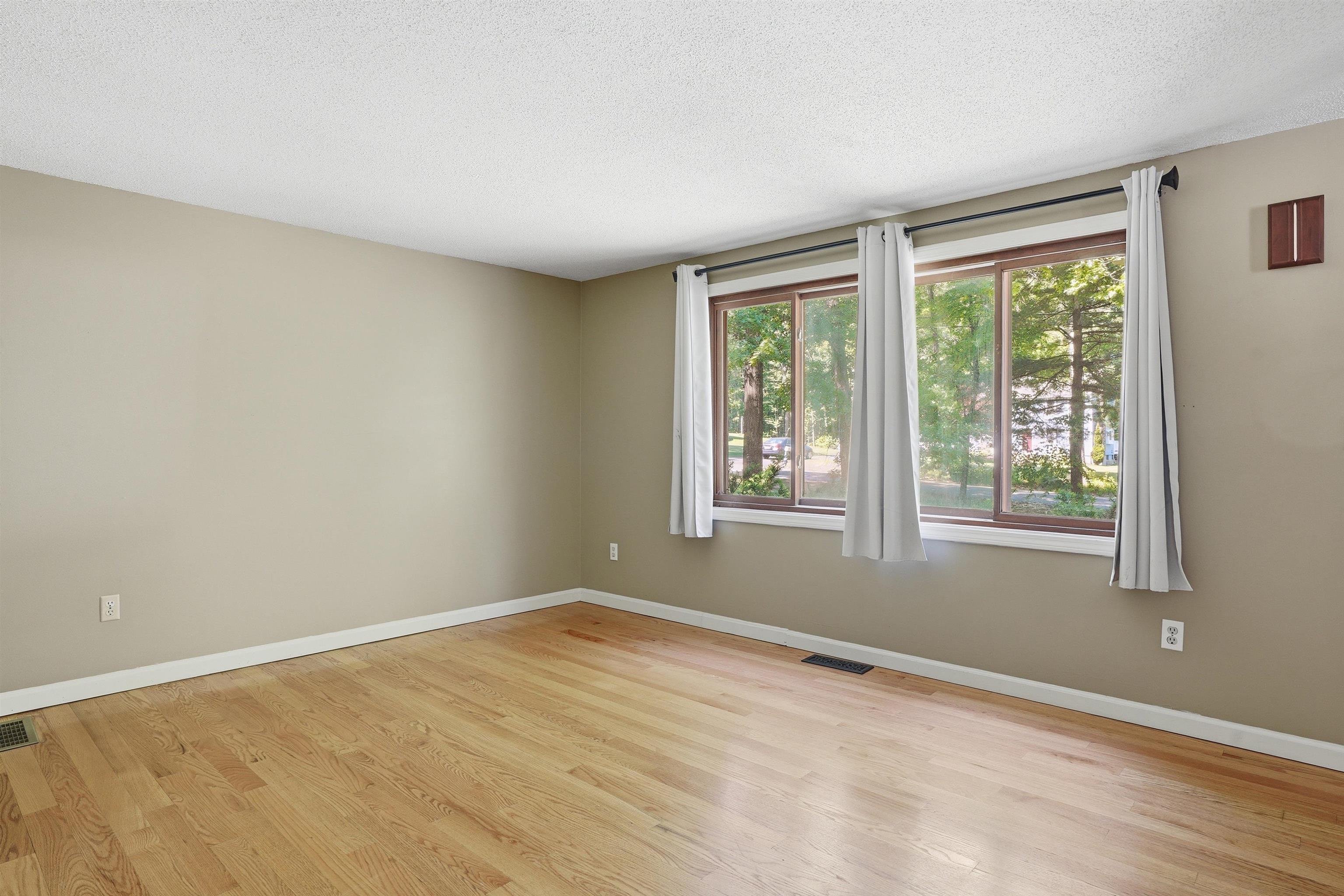 73 Old Chester Road Derry, NH 03038 - Photo 19 of 43