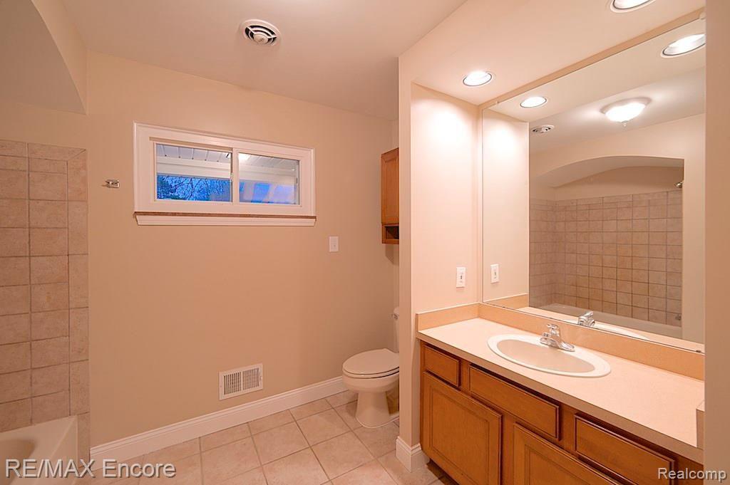160 Kalhaven Road Rochester Hills, MI 48307 - Photo 15 of 24