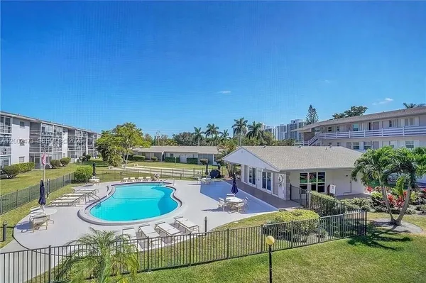 $1,800 | 700 Layne Boulevard, Unit 115, Hallandale Beach, FL 33009