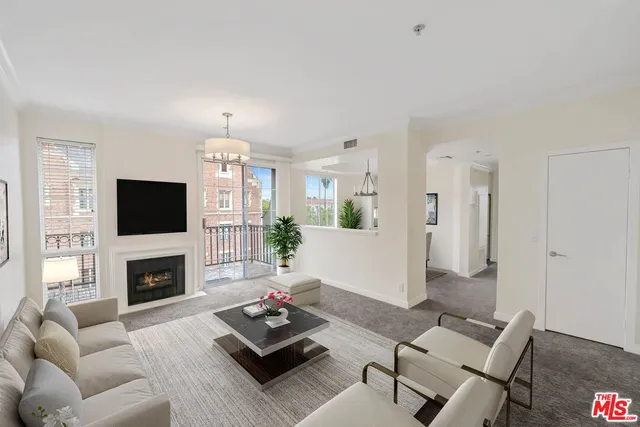 $4,250 | 585 North Rossmore Avenue, Unit 501, Los Angeles, CA 90004