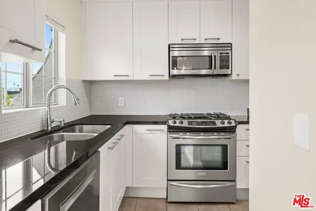 $4,250 | 585 North Rossmore Avenue, Unit 501, Los Angeles, CA 90004