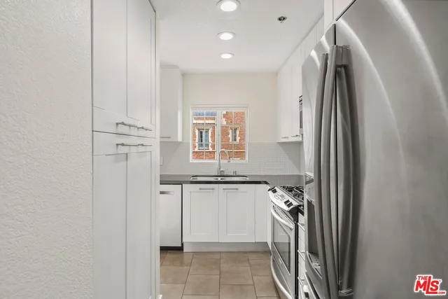 $4,250 | 585 North Rossmore Avenue, Unit 501, Los Angeles, CA 90004