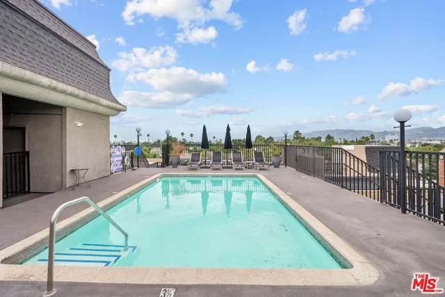 $4,250 | 585 North Rossmore Avenue, Unit 501, Los Angeles, CA 90004