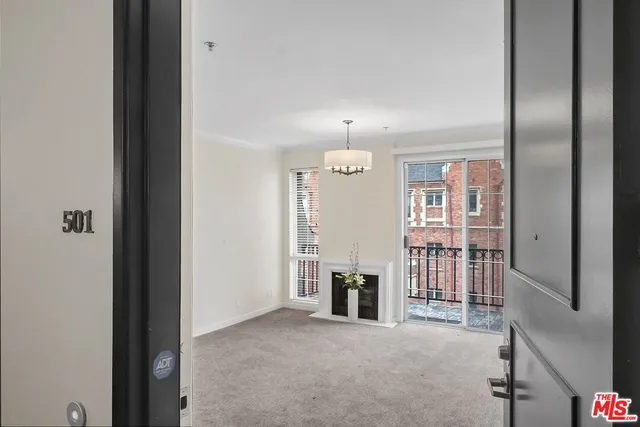 $4,250 | 585 North Rossmore Avenue, Unit 501, Los Angeles, CA 90004