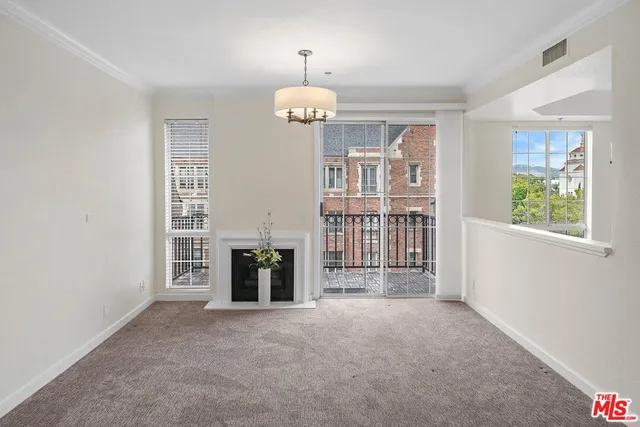 $4,250 | 585 North Rossmore Avenue, Unit 501, Los Angeles, CA 90004