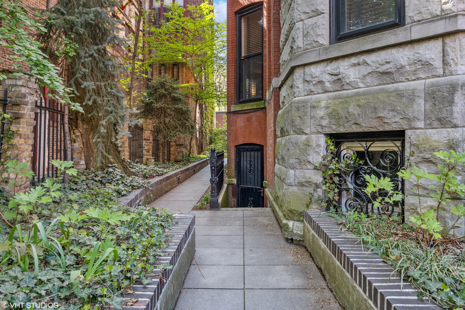 159 West Burton Place, Unit G Chicago, IL 60610 - Photo 3 of 37 a view of a pathway along the building