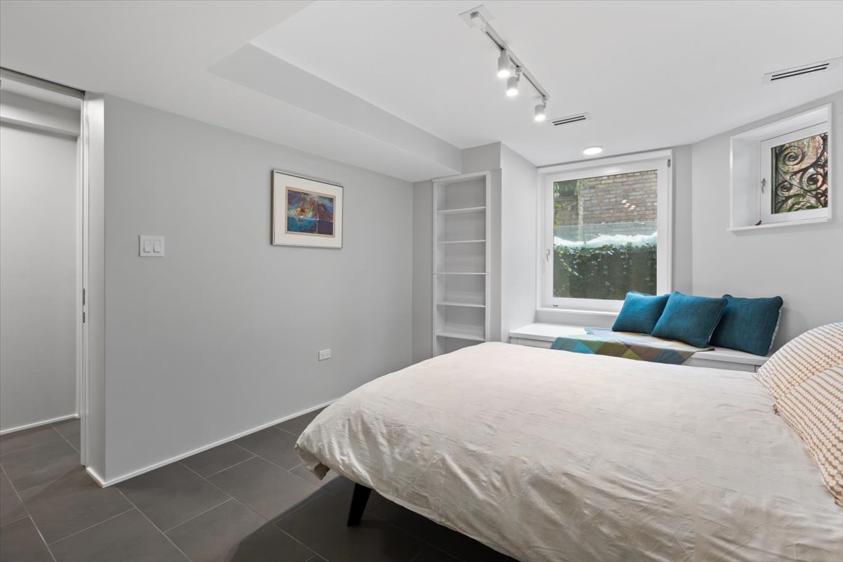 159 West Burton Place, Unit G Chicago, IL 60610 - Photo 32 of 37 a bedroom with a bed and a window