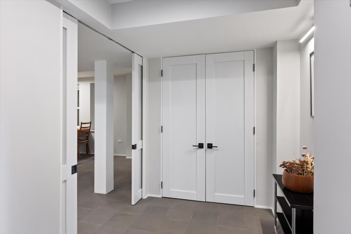 159 West Burton Place, Unit G Chicago, IL 60610 - Photo 5 of 37 a view of room with hallway and closet