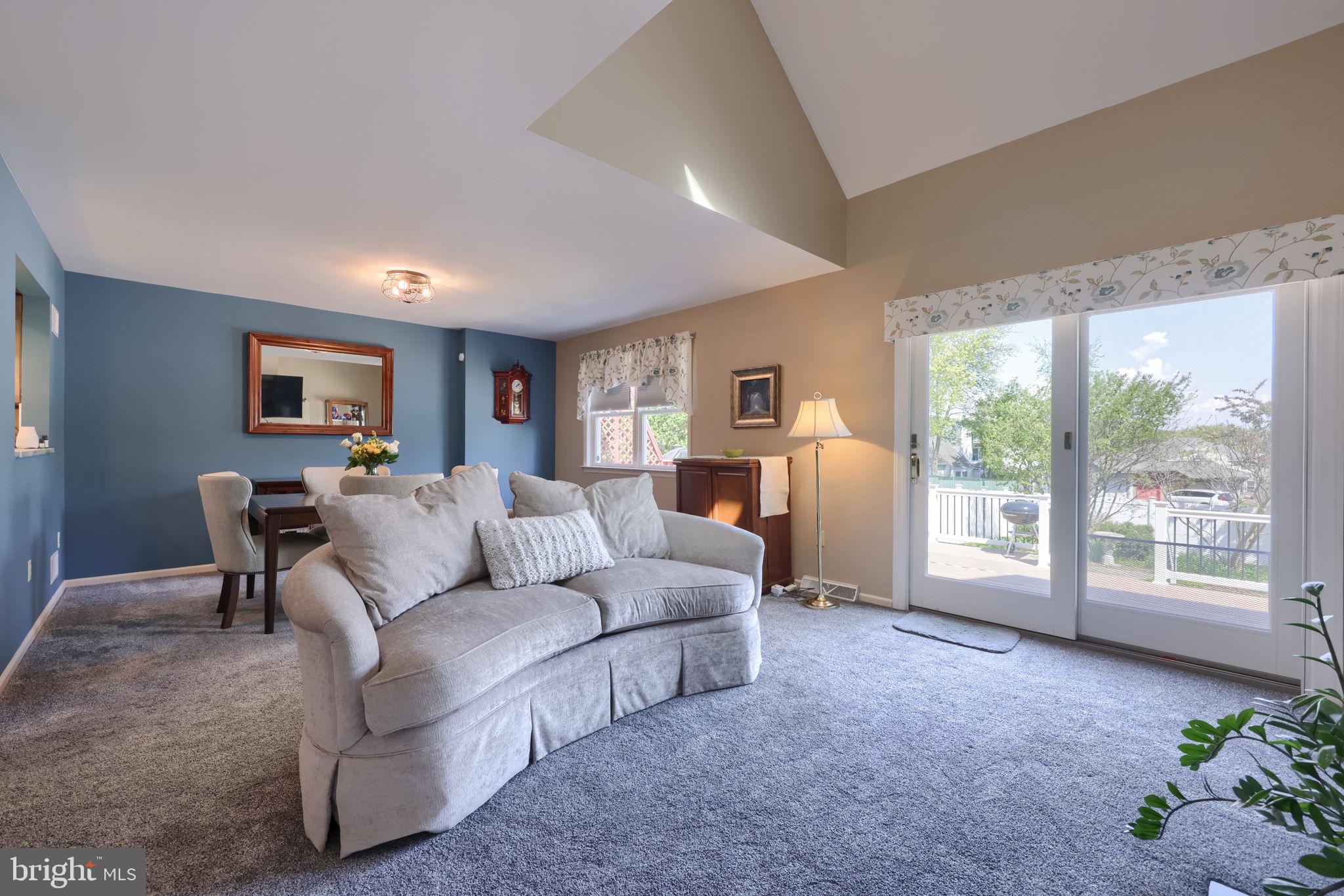 85 Rockford Road Mountville, PA 17554 - Photo 16 of 38 Living room