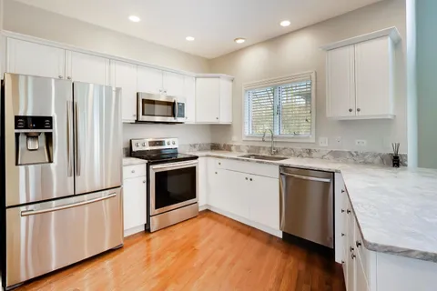 $629,000 | 417 Ashbury Drive, Hinsdale, IL 60521