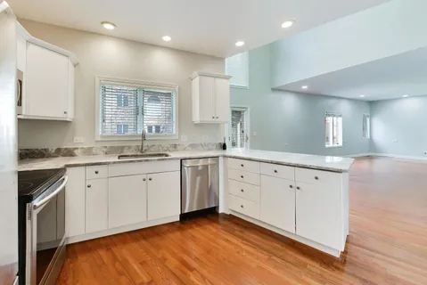 $629,000 | 417 Ashbury Drive, Hinsdale, IL 60521