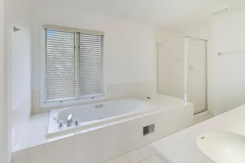 $629,000 | 417 Ashbury Drive, Hinsdale, IL 60521