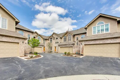 $629,000 | 417 Ashbury Drive, Hinsdale, IL 60521