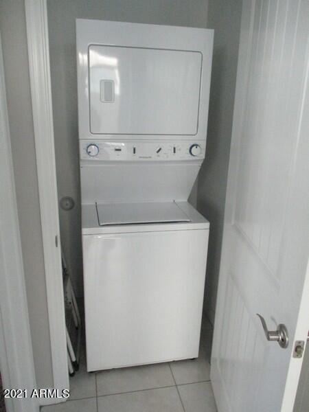 1367 South Country Club Drive, Unit 1153 Mesa, AZ 85210 - Photo 15 of 48 a utility room with dryer and washer