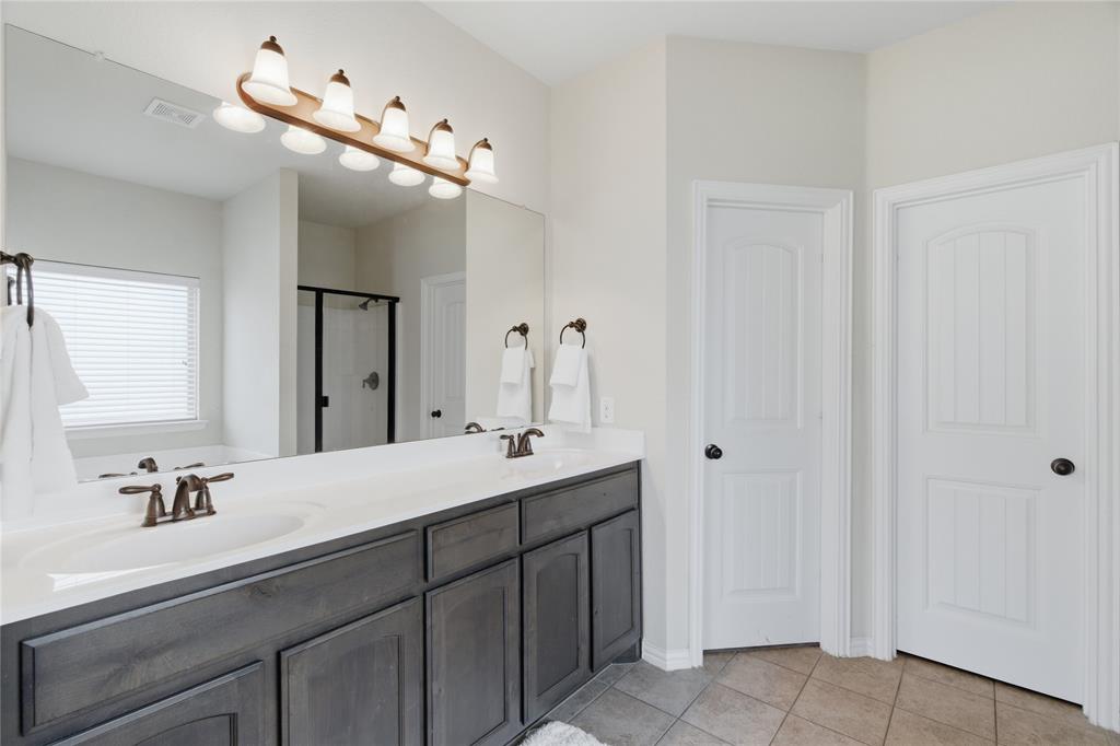 508 Kriston Drive Azle, TX 76020 - Photo 16 of 32