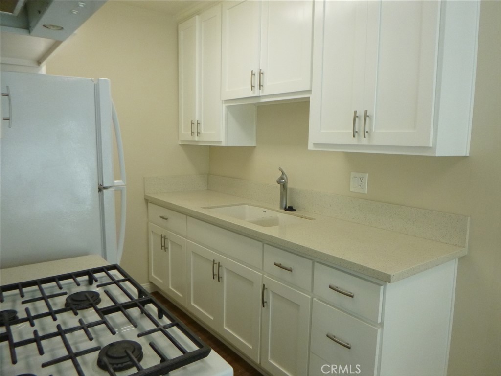 620 Prospect Avenue Long Beach, CA 90814 - Photo 9 of 11 a room with window