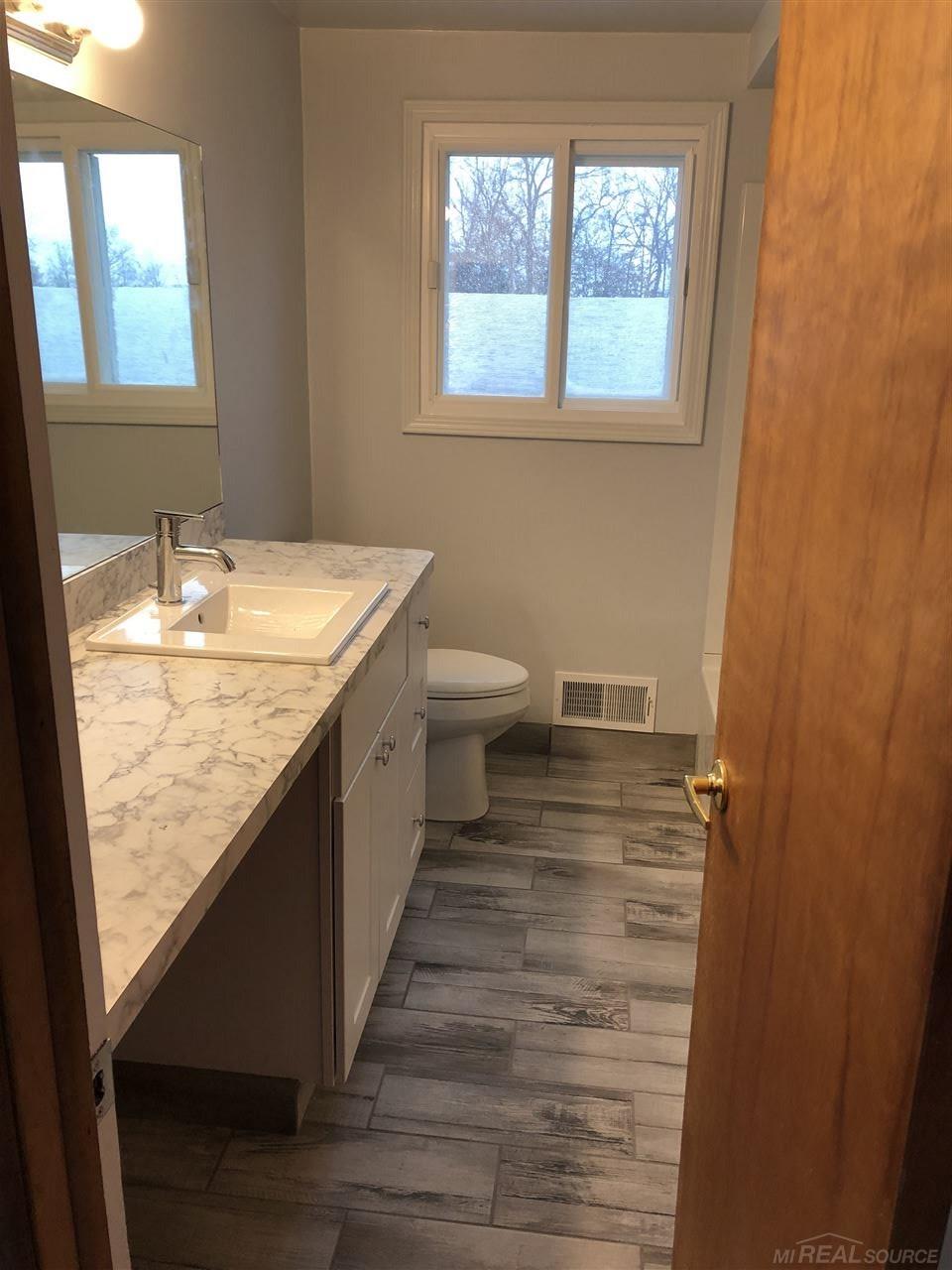 7041 Hatchery Road Waterford, MI 48327 - Photo 15 of 35 31367714-14.JPG