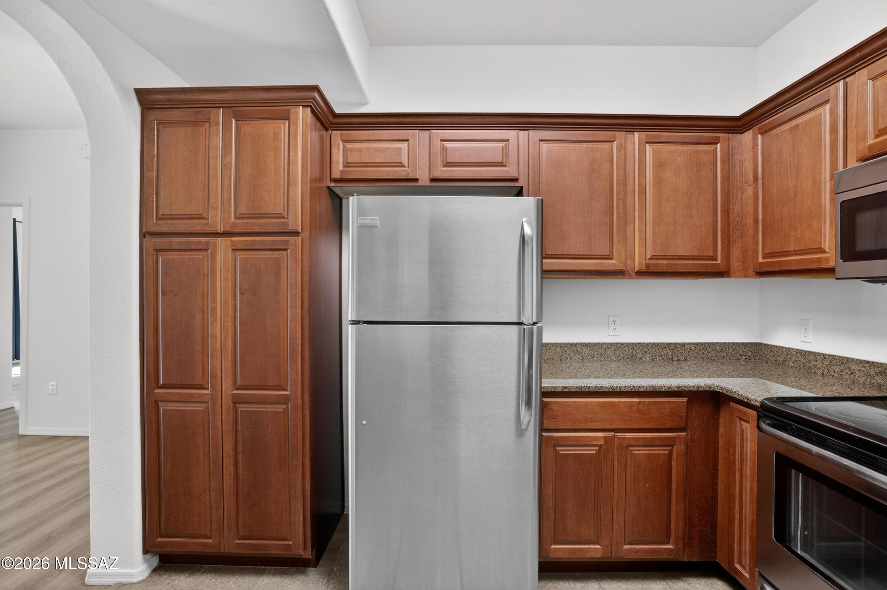2550 East River Road, Unit 4204 Tucson, AZ 85718 - Photo 15 of 36 a kitchen with metallic refrigerator freezer and a dishwasher