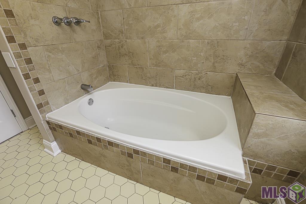 1112 Shadybrook Drive Baton Rouge, LA 70816 - Photo 17 of 31