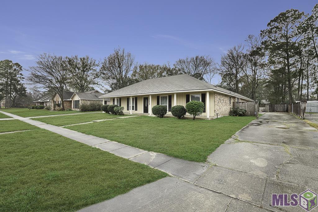 1112 Shadybrook Drive Baton Rouge, LA 70816 - Photo 2 of 31