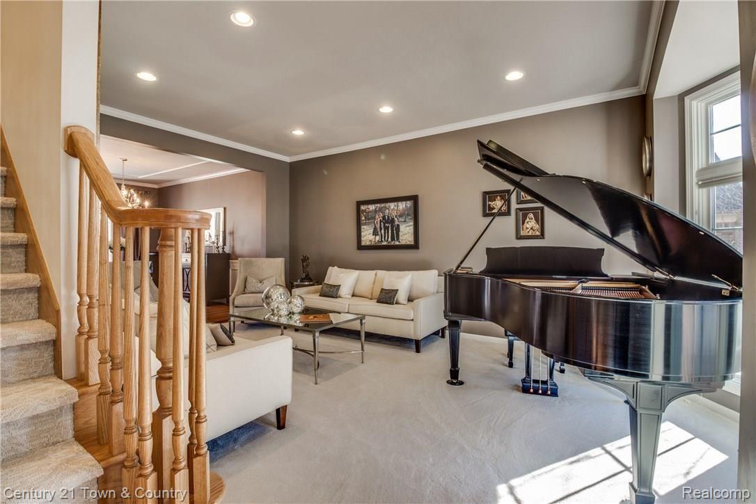443 Mystic Valley Rochester, MI 48307 - Photo 7 of 56 interiors-7.jpg