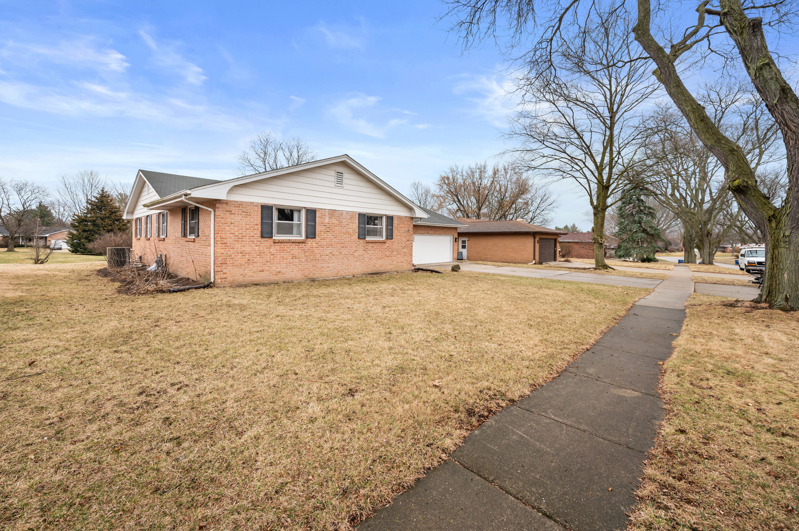 1532 Huntington Road DeKalb, IL 60115 - Photo 2 of 25 Gallery Image 2