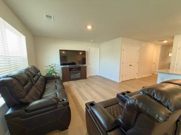 $2,400 | 61 New England Drive, Felton, DE 19943