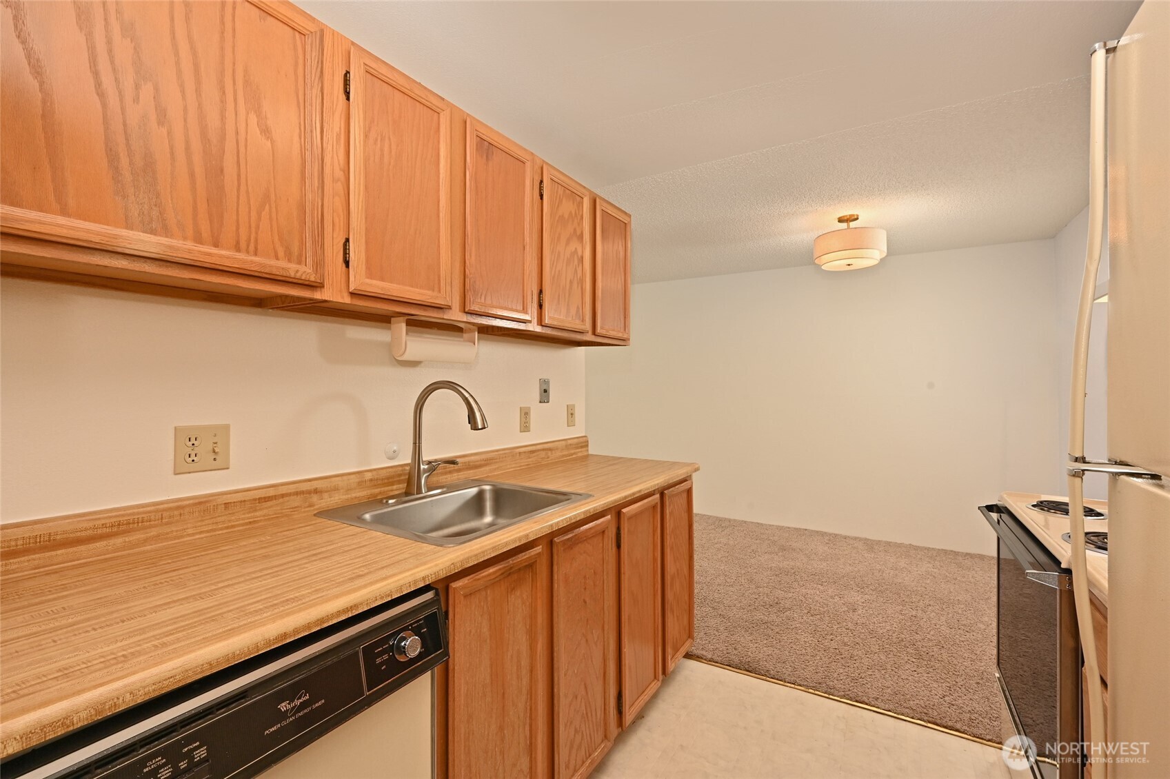 10501 8th Avenue Northeast, Unit 417 Seattle, WA 98125 - Photo 12 of 33