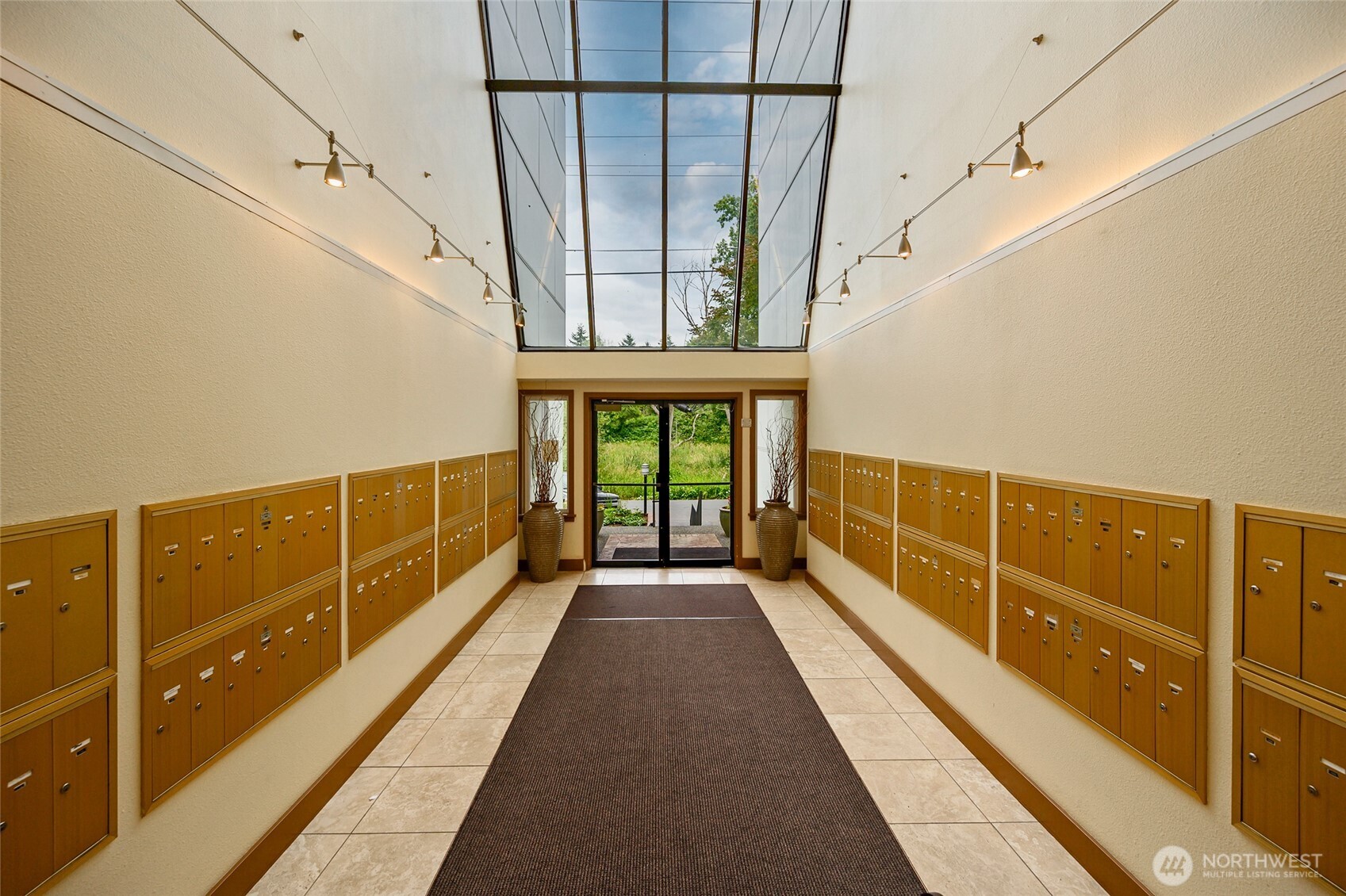 10501 8th Avenue Northeast, Unit 417 Seattle, WA 98125 - Photo 24 of 33