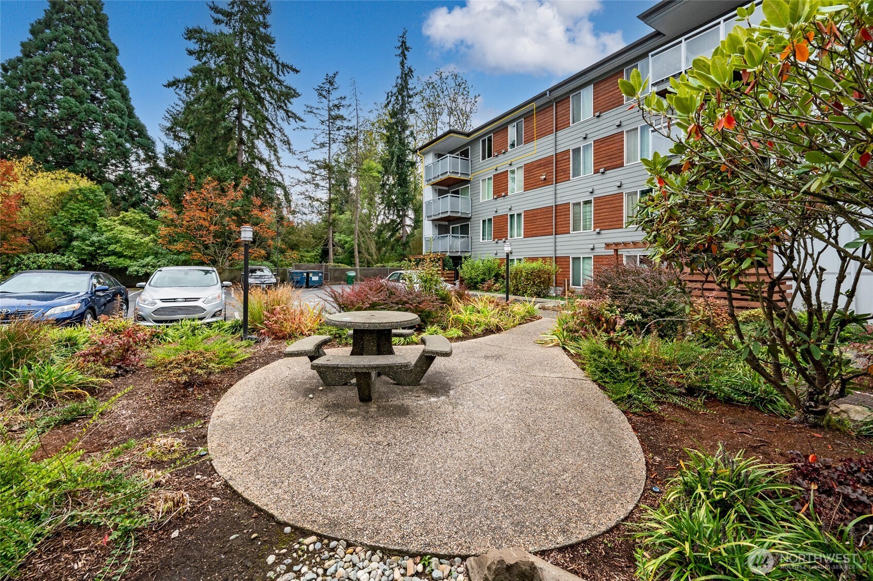 10501 8th Avenue Northeast, Unit 417 Seattle, WA 98125 - Photo 31 of 33