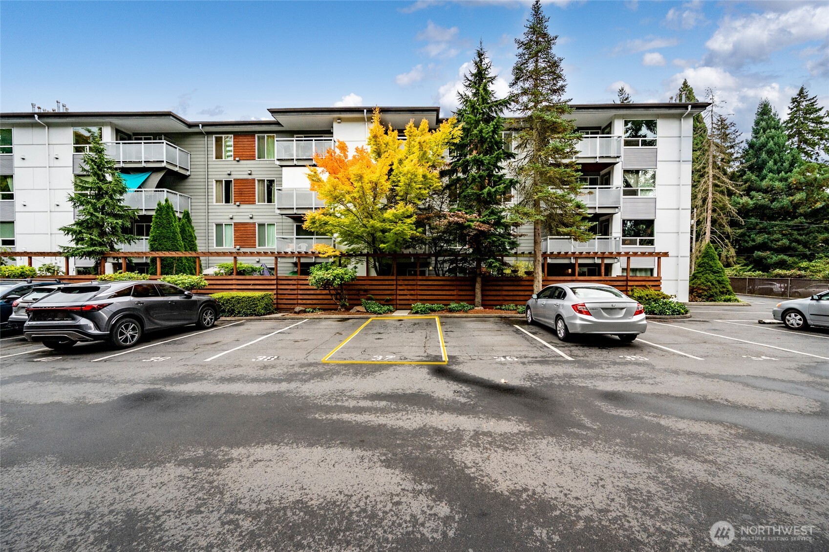 10501 8th Avenue Northeast, Unit 417 Seattle, WA 98125 - Photo 32 of 33