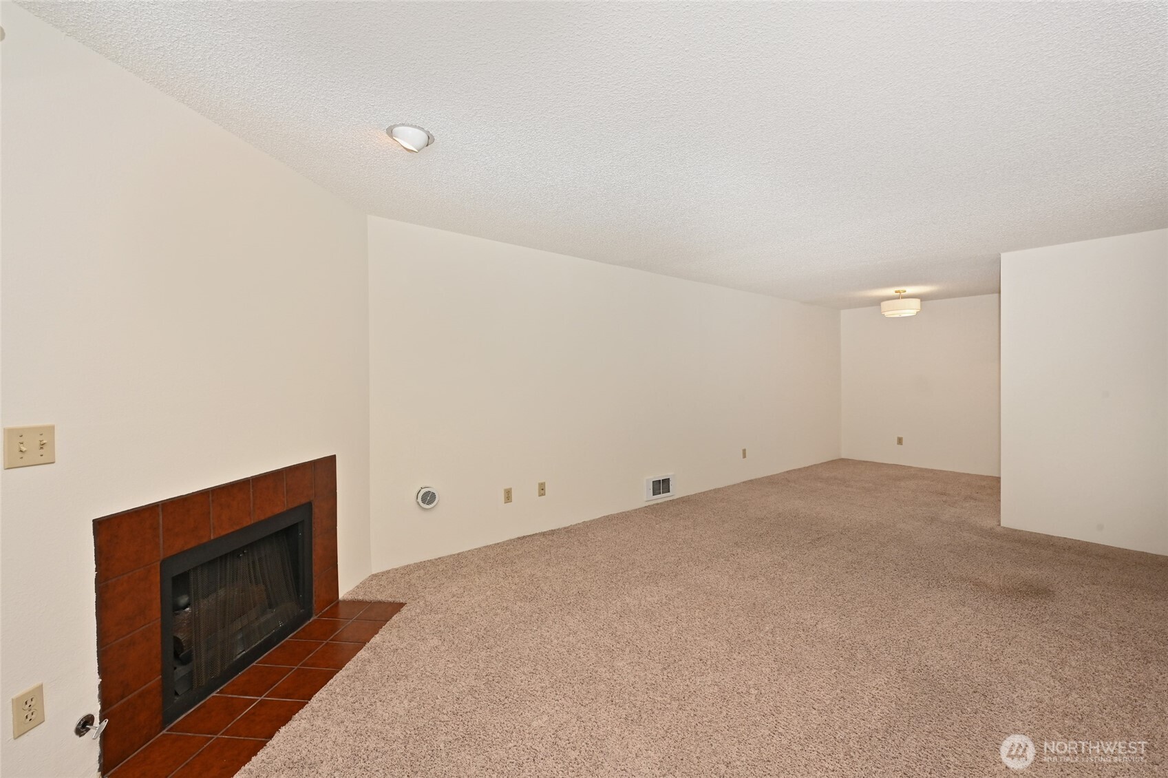 10501 8th Avenue Northeast, Unit 417 Seattle, WA 98125 - Photo 4 of 33