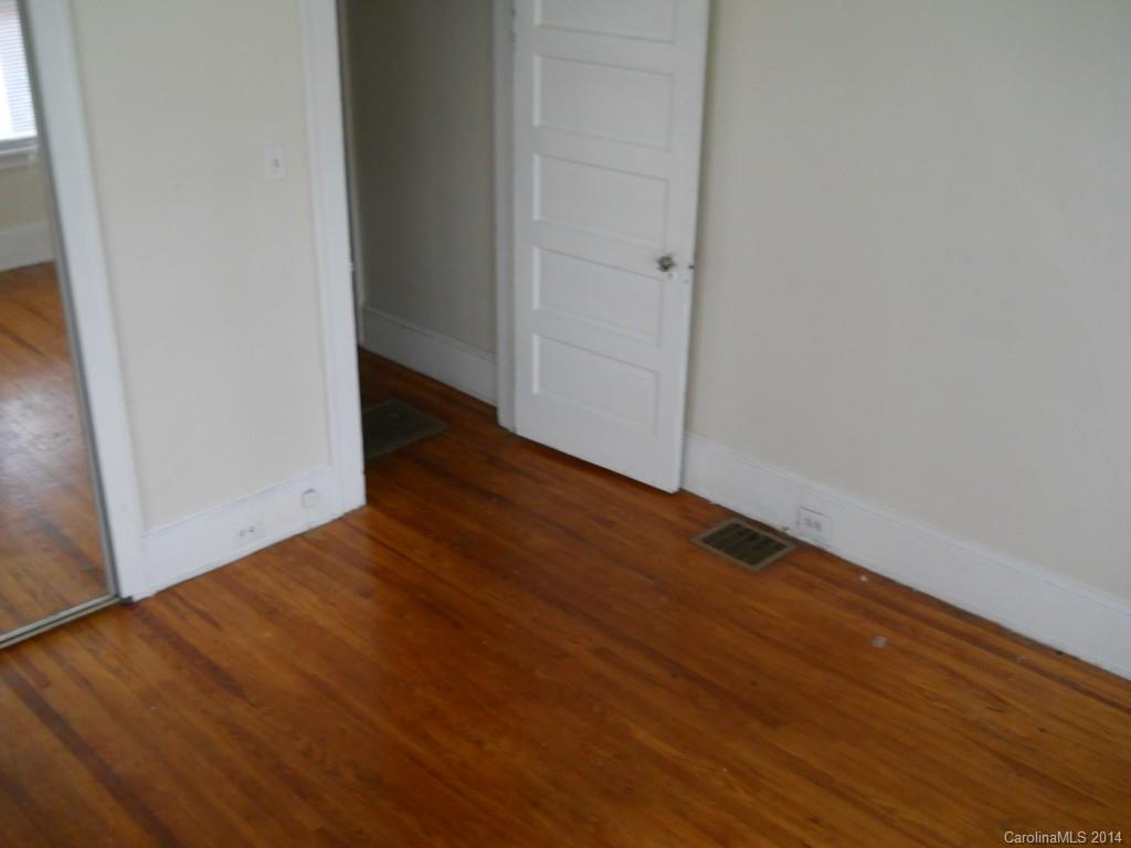 312 Grandin Road Charlotte, NC 28208 - Photo 8 of 11 Gallery Image 8