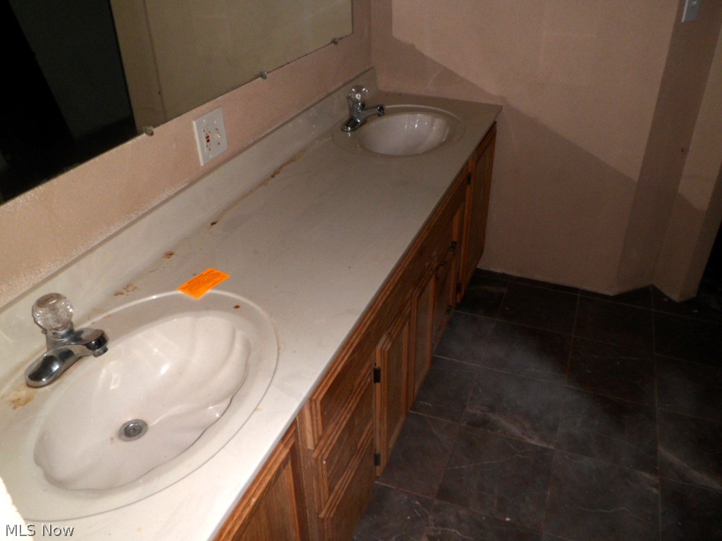 2054 Collier Road Akron, OH 44320 - Photo 17 of 23