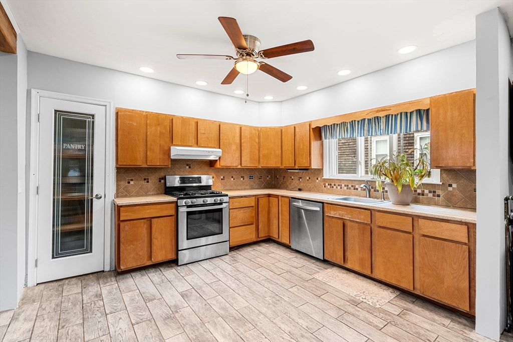 26 Enfield Road Winthrop, MA 02152 - Photo 7 of 41 Gallery Image 7