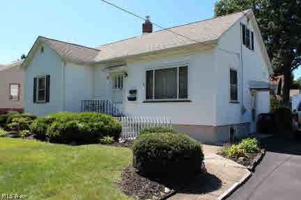 1132 Berwin Street Akron, OH 44310 - Photo 4 of 24 View from drive looking South West