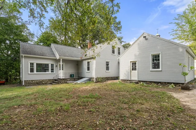 a view of a house with a yard