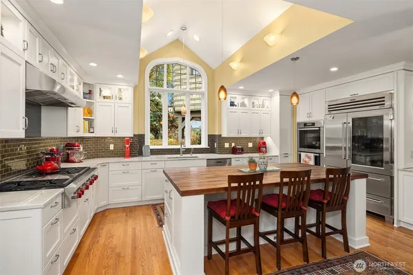 $4,950,000 | 3333 43rd Avenue Northeast, Seattle, WA 98105