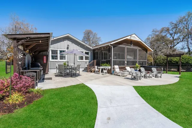 $899,987 | 1129 Duboise Drive, Summerton, SC 29148