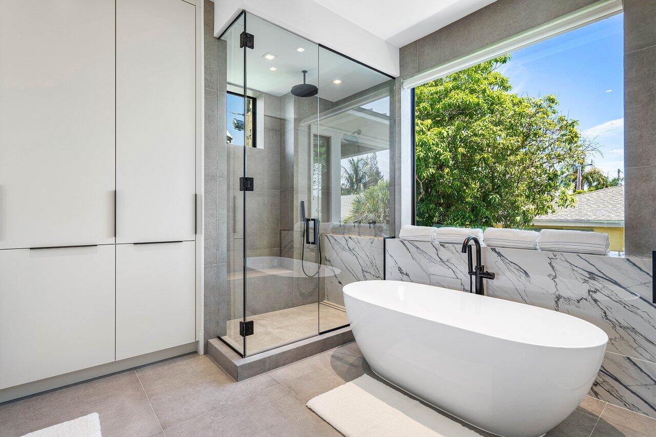 514 Northeast 7th Avenue Delray Beach, FL 33483 - Photo 26 of 51 a spacious bathroom with a bathtub and shower