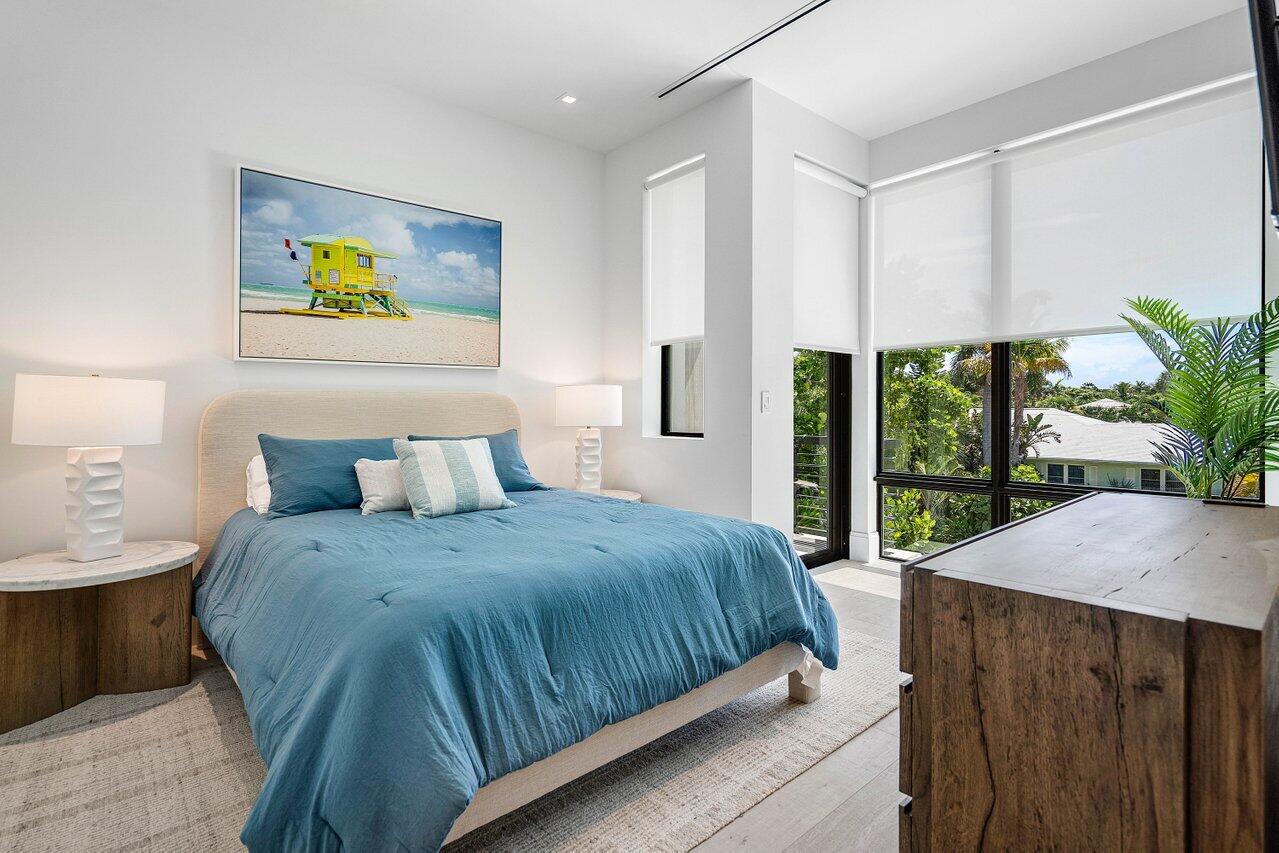 514 Northeast 7th Avenue Delray Beach, FL 33483 - Photo 32 of 51 a bedroom with a bed and a potted plant