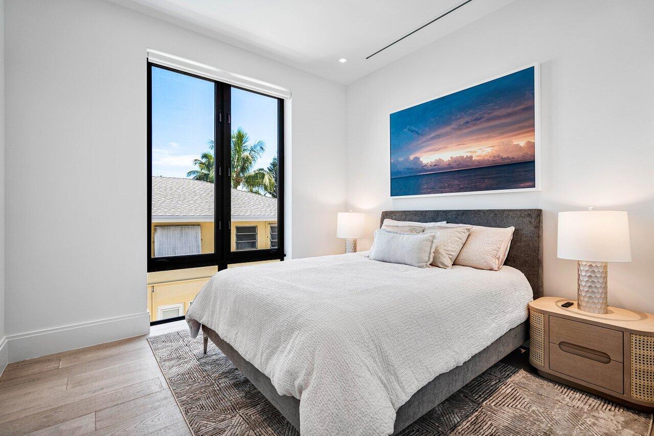 514 Northeast 7th Avenue Delray Beach, FL 33483 - Photo 38 of 51 a bedroom with a bed and a painting on the wall