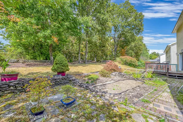 a view of yard with green space
