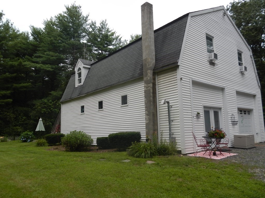 40 R Bellingham Road Blackstone, MA 01504 - Photo 3 of 24