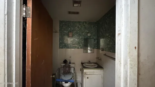 $89,900 | 105 Cairo Drive, Vicksburg, MS 39180